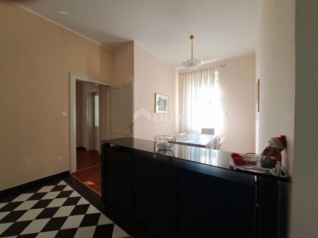 OPATIJA - Luxurious apartment in the center of 180 m2 with 4 parking spaces