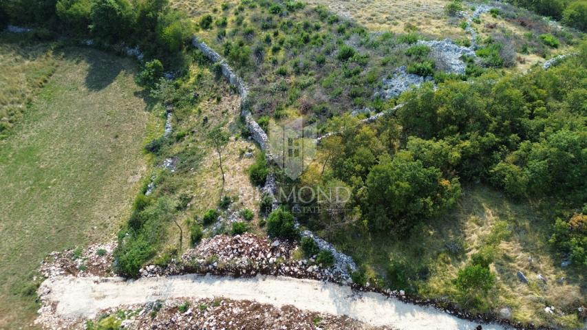 Brseč, building plot with a beautiful view of the sea