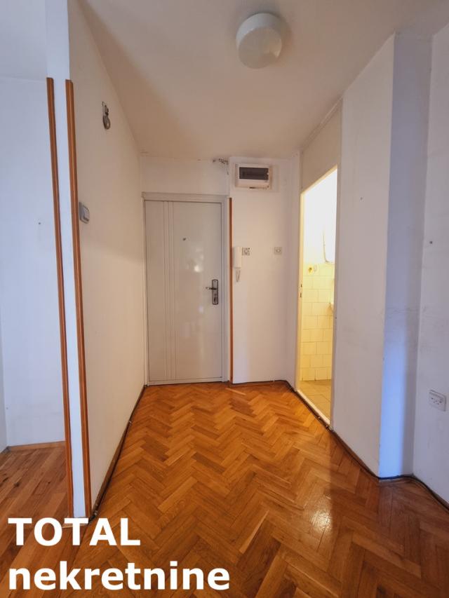 3. 5 Troiposoban stan NOVI SAD, 216300€