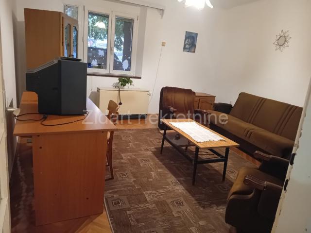 Zemun, centar, dvosoban stan od 63m2