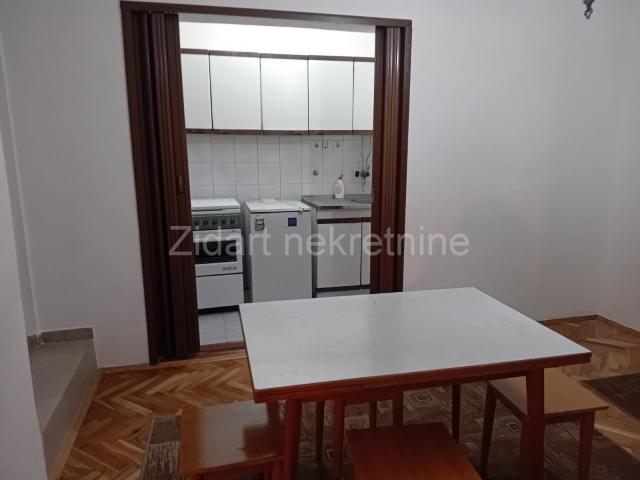 Zemun, centar, dvosoban stan od 63m2