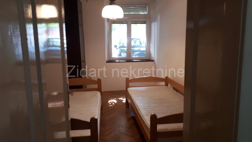 Zemun, centar, dvosoban stan od 63m2