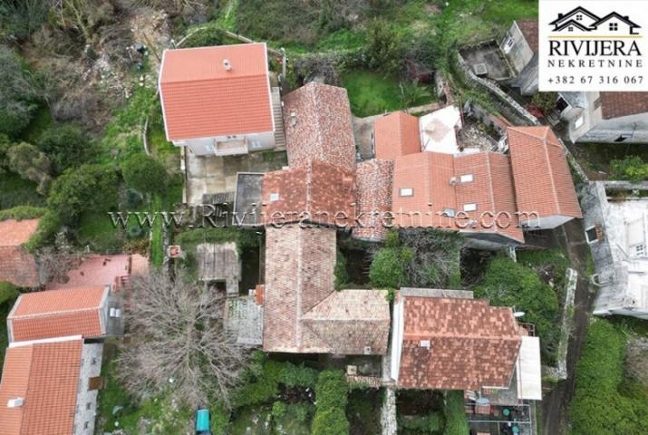 Kuca u izgradnji sa 2 kamene ruine Radovici Tivat