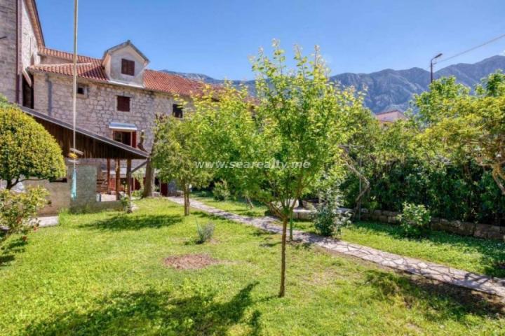 Attractive house 240 m2 for sale - Prčanj