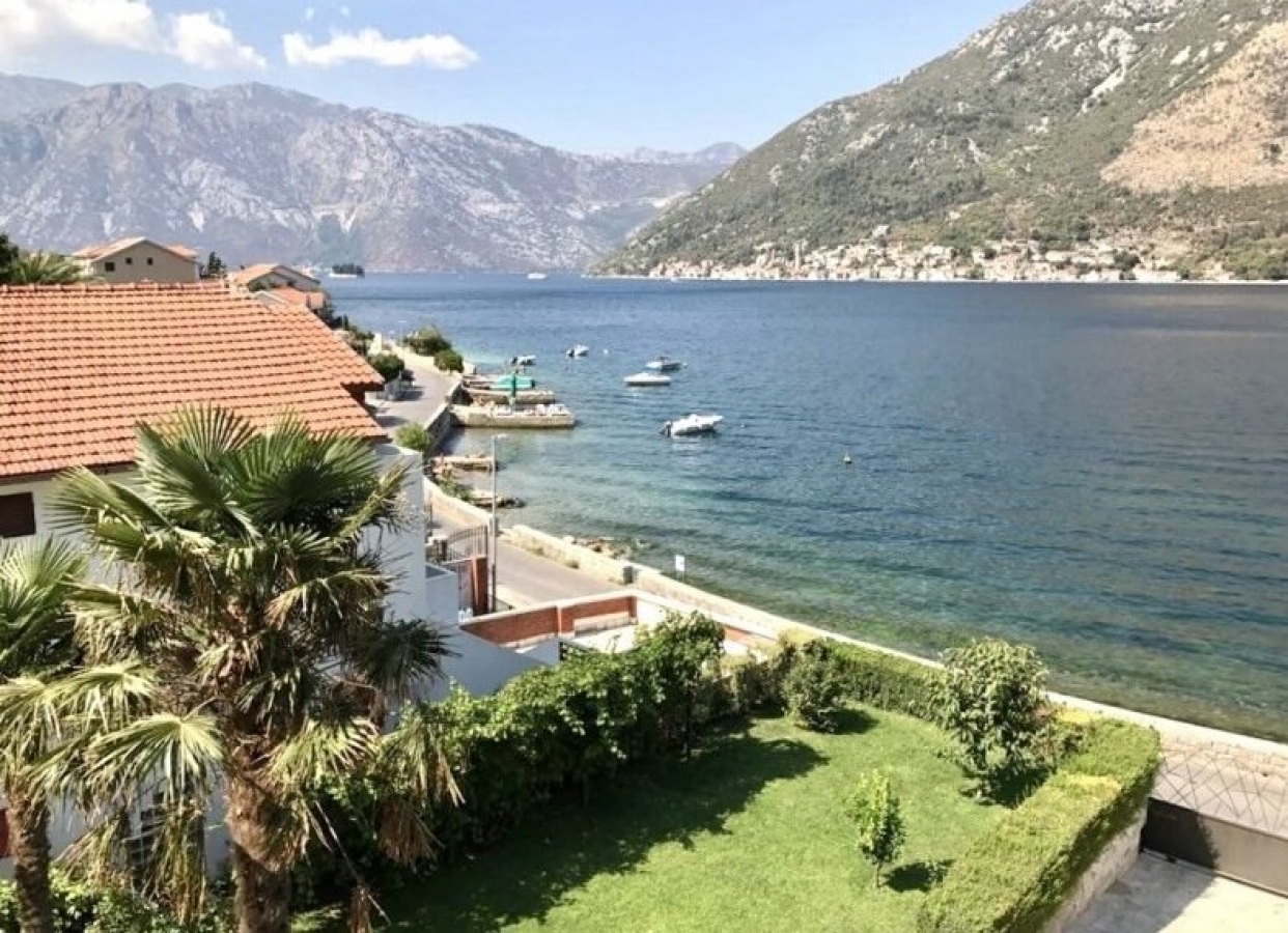 Na prodaju luksuzna vila Stoliv, Kotor