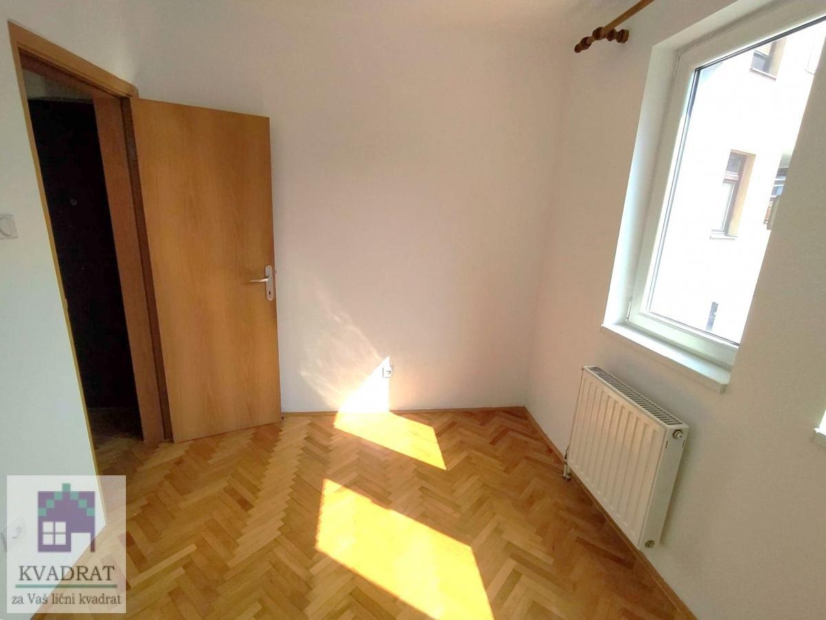 IZDAVANJE! Trosoban stan 58 m², I, Obrenovac - centar – 350 € (GARAŽNO MESTO)