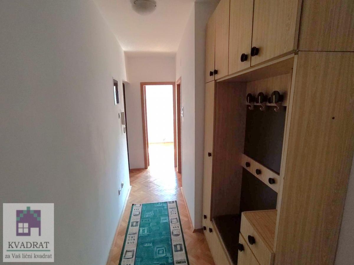 IZDAVANJE! Trosoban stan 58 m², I, Obrenovac - centar – 350 € (GARAŽNO MESTO)