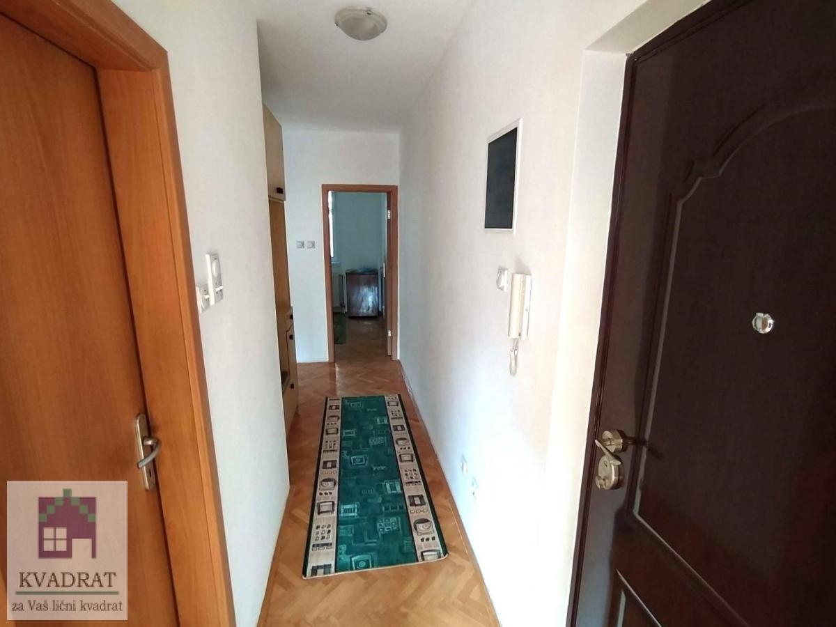 IZDAVANJE! Trosoban stan 58 m², I, Obrenovac - centar – 350 € (GARAŽNO MESTO)