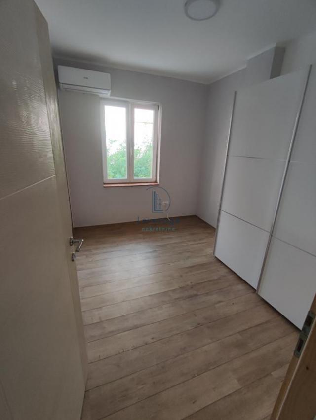 Kuća - Kanarevo brdo - 90 m2 - Veliko dvorište