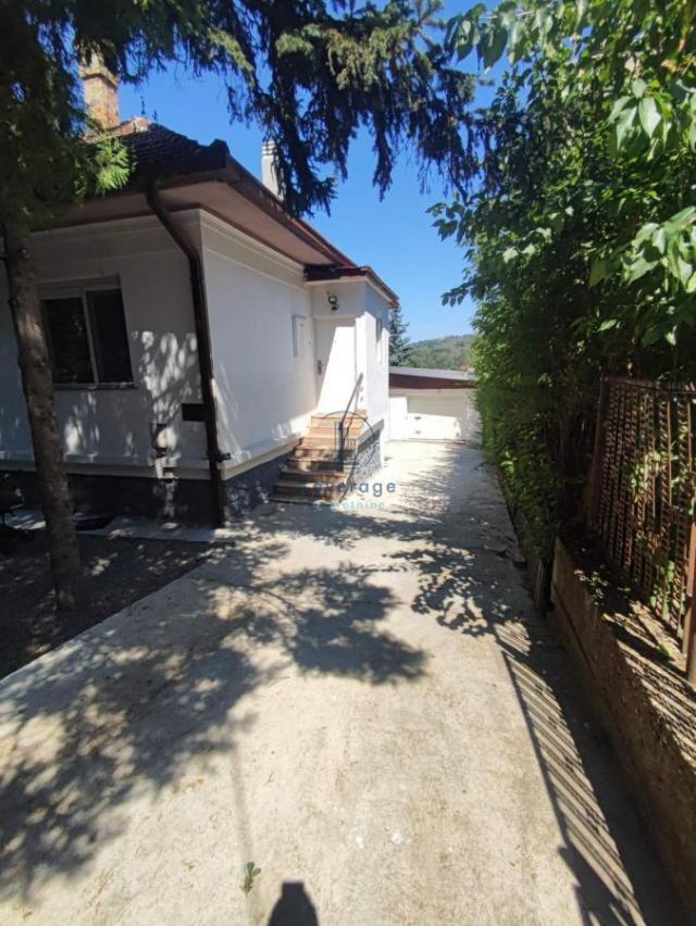 Kuća - Kanarevo brdo - 90 m2 - Veliko dvorište