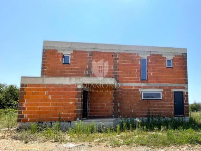 Labin, surroundings, roh-bau house near the sea