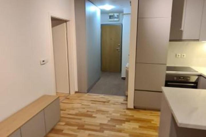 Rijeka, Zamet, moderan dvosoban stan NKP 56, 17 m2, garaža, spremište