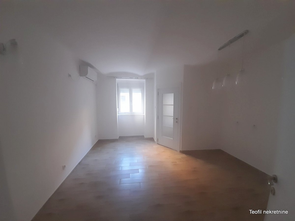 ZEMUN ZEMUN CENTAR 33m2 , 500e