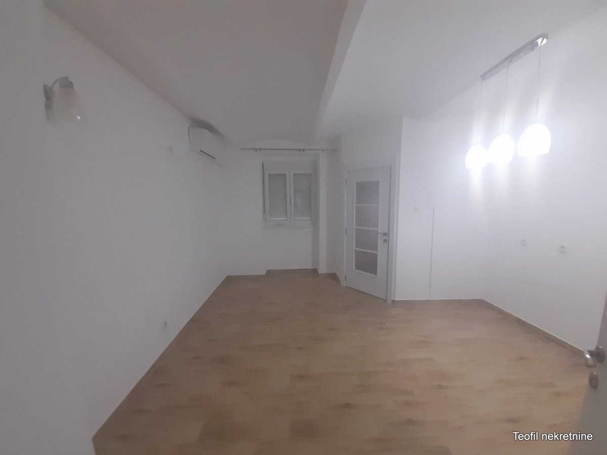 ZEMUN ZEMUN CENTAR 33m2 , 500e