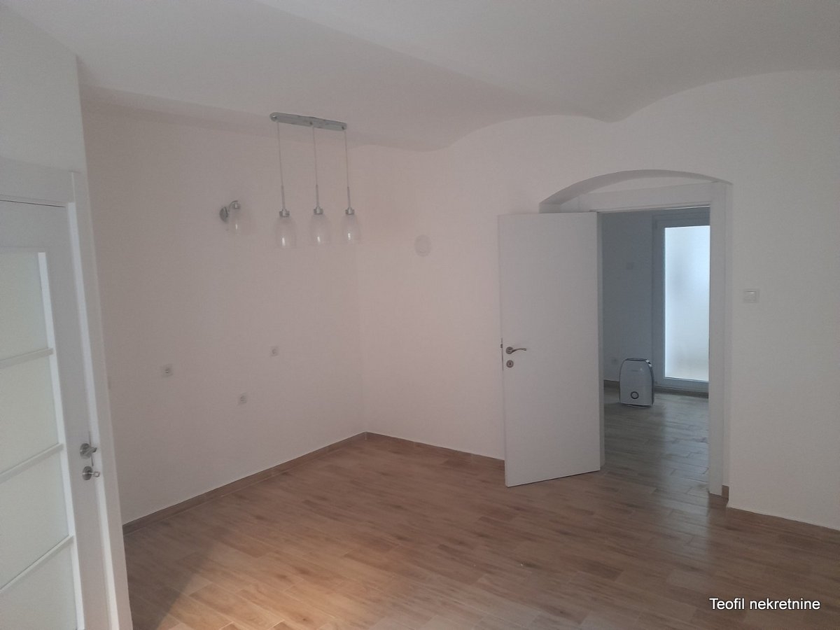 ZEMUN ZEMUN CENTAR 33m2 , 500e