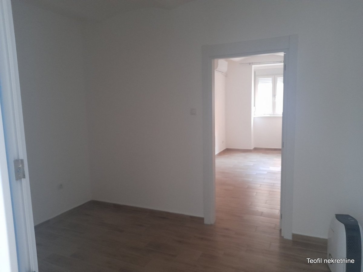 ZEMUN ZEMUN CENTAR 33m2 , 500e