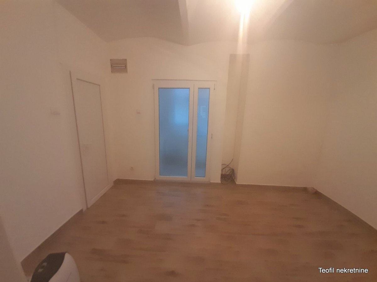 ZEMUN ZEMUN CENTAR 33m2 , 500e