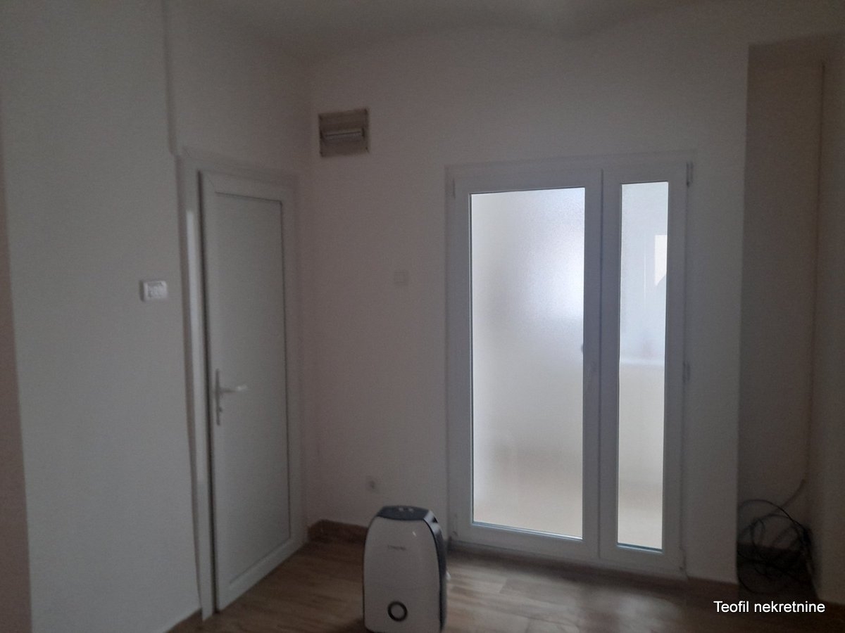 ZEMUN ZEMUN CENTAR 33m2 , 500e