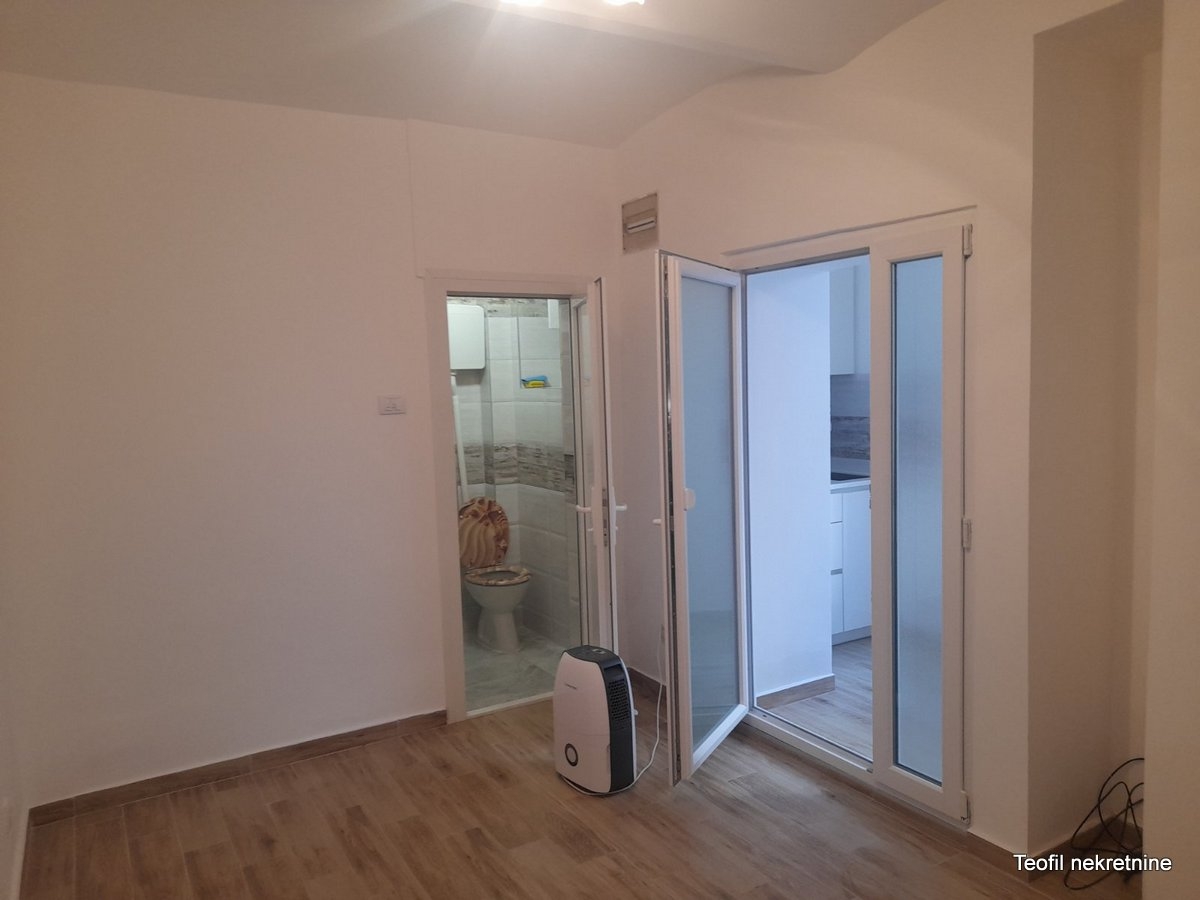 ZEMUN ZEMUN CENTAR 33m2 , 500e