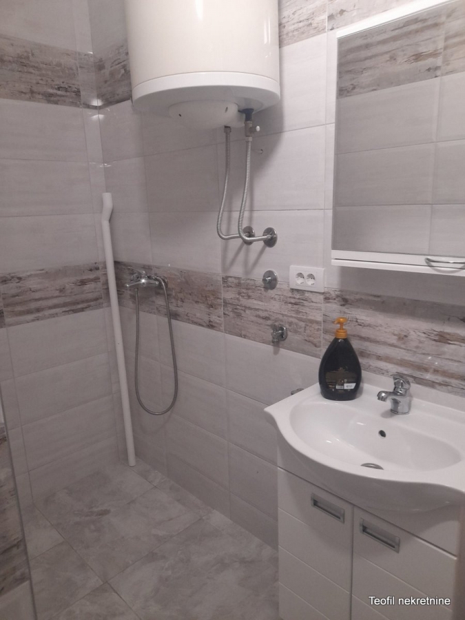 ZEMUN ZEMUN CENTAR 33m2 , 500e