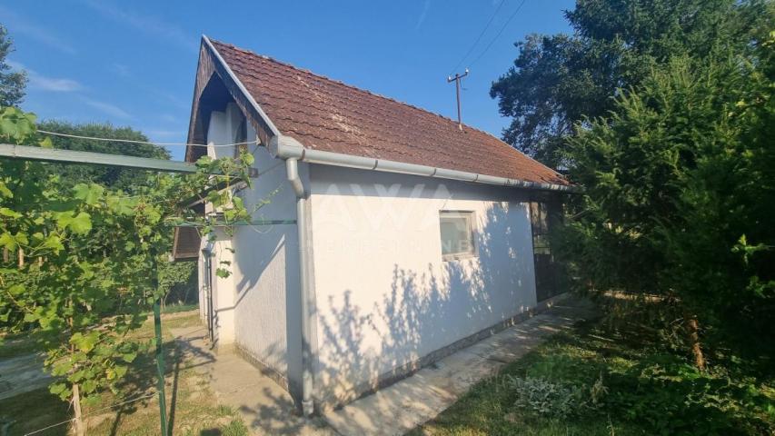 Budžak. Apatin. Opremljena vikendica 38m2, plac 21. 5ar