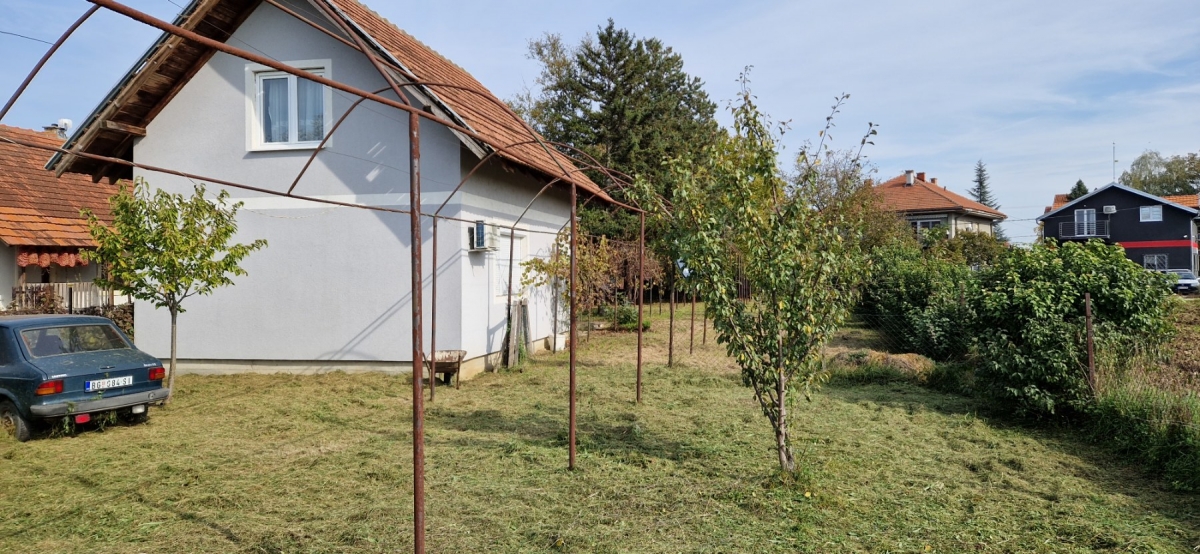 PRODAJA, KUCA SA PLACEM, JAKOVO, SURCIN