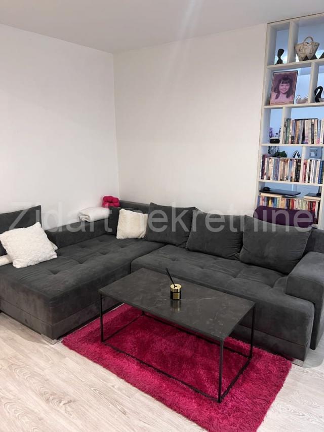 Zemun, Galenika, renoviran, 51m2 + lođa