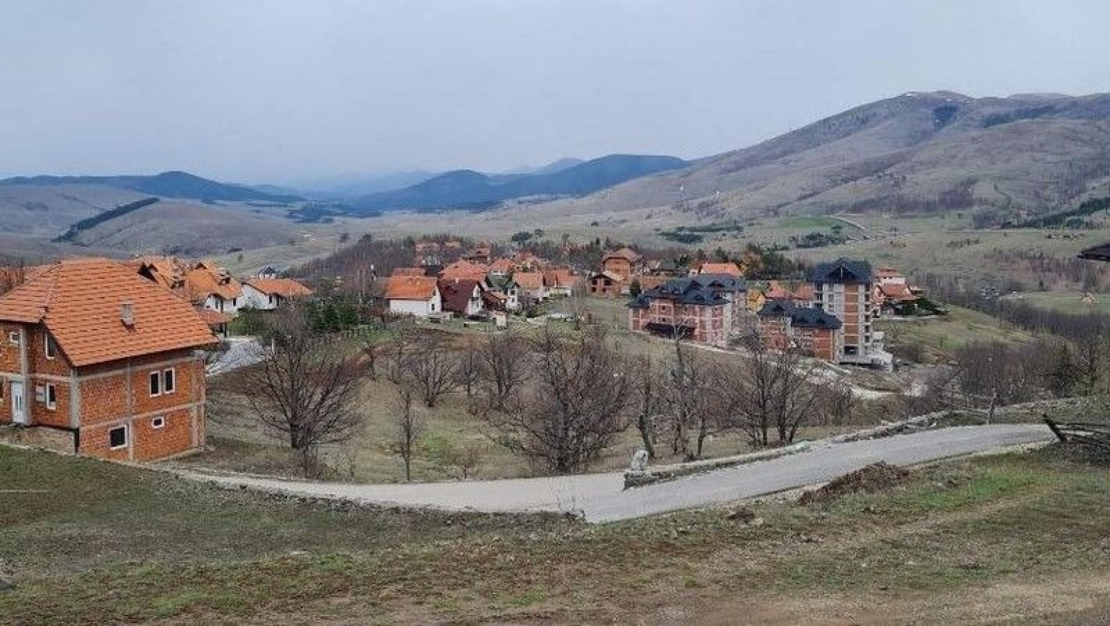 Zlatibor. Četvorosoban stan u funkciji 2 dvosobna apartmana. 