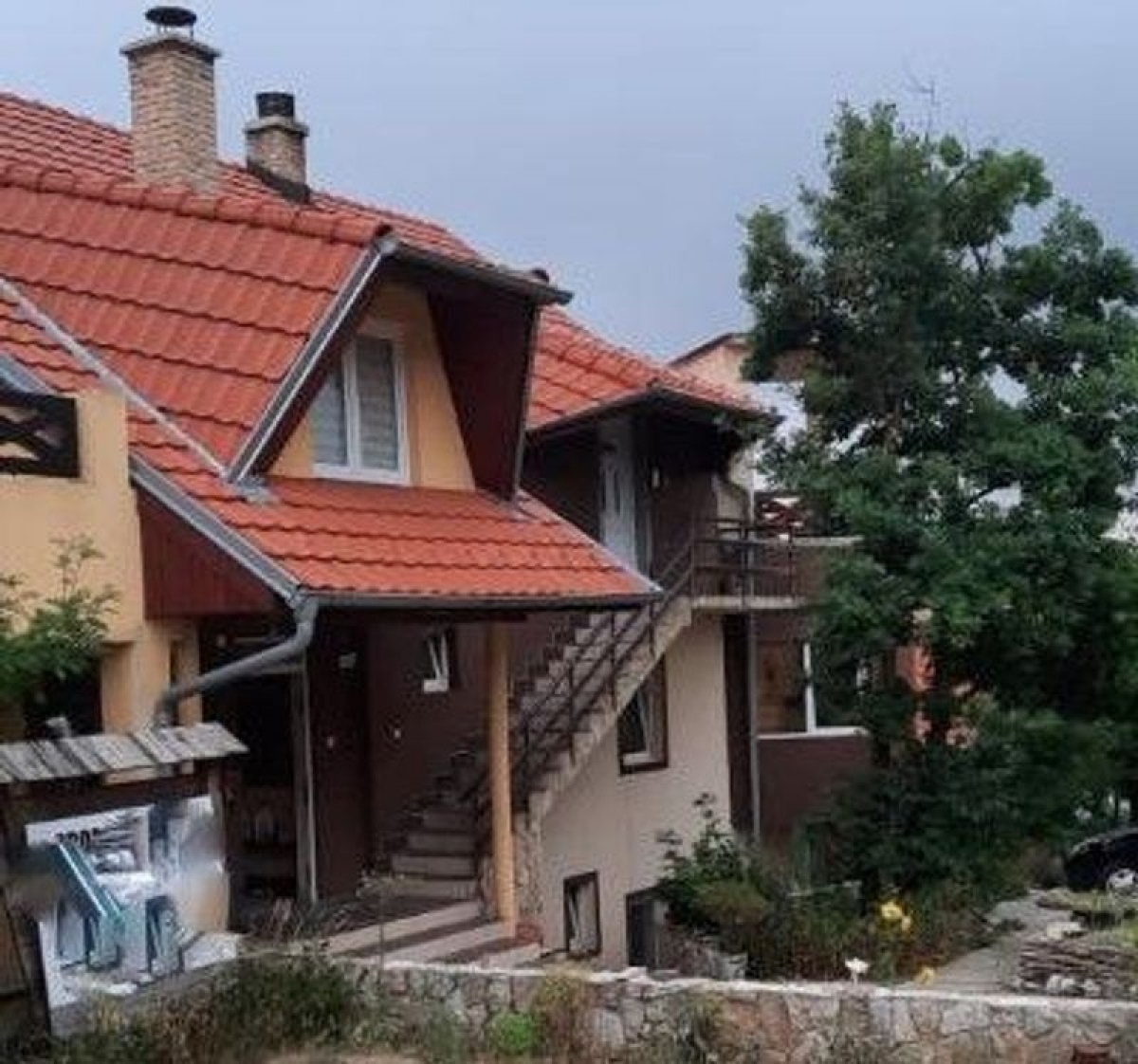 Zlatibor. Četvorosoban stan u funkciji 2 dvosobna apartmana. 