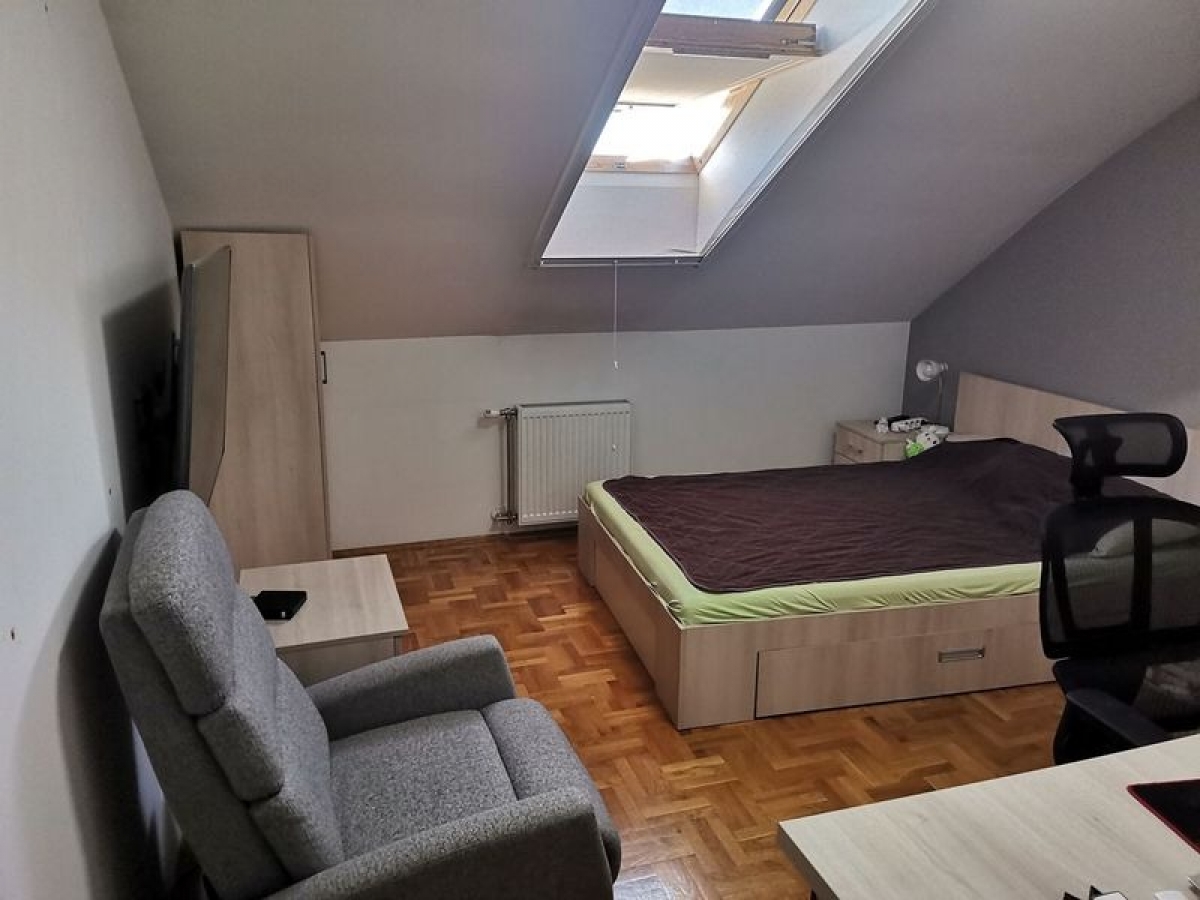 Nova detelinara. Jedan odličan stan - duplex optimalnog rasporeda. 