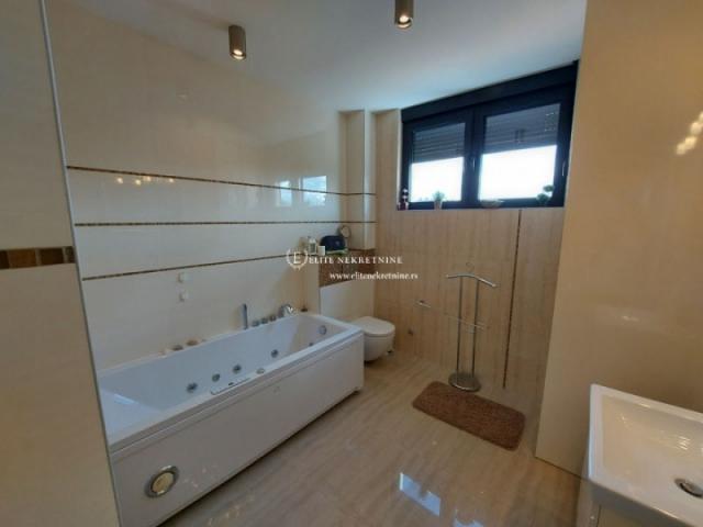 Izdavanje stanova Beograd Vracar-Trosoban duplex penthouse, garaza