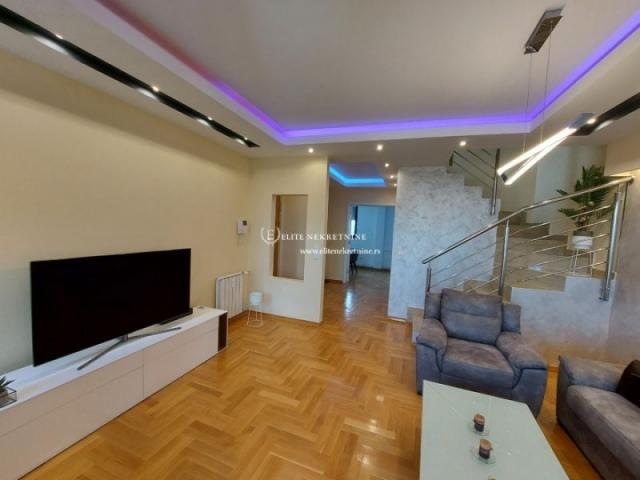 Izdavanje stanova Beograd Vracar-Trosoban duplex penthouse, garaza