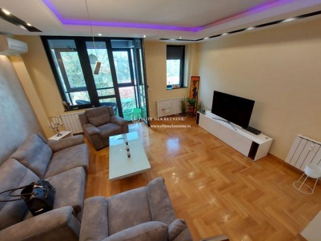 Izdavanje stanova Beograd Vracar-Trosoban duplex penthouse, garaza