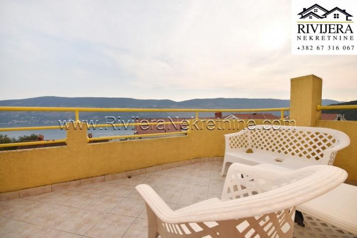 Two-bedroom apartment with a great view of the sea, Topla 2