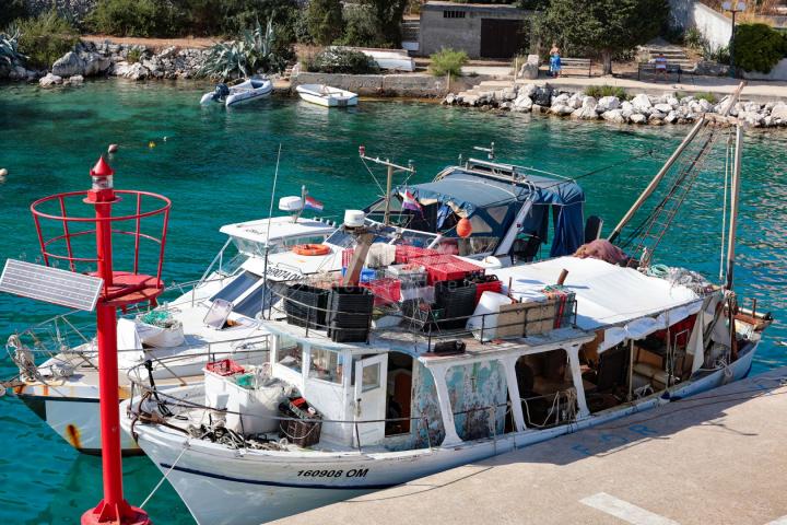 OTOK MOLAT - Simpatična kuća u blizini mora u srcu mjesta Molat