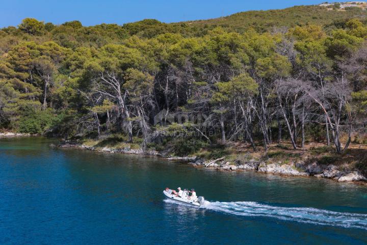 OTOK MOLAT - Simpatična kuća u blizini mora u srcu mjesta Molat