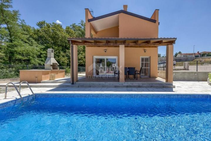 ISTRIA, TINJAN - Semi-detached villa in a quiet and attractive location