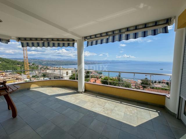 OPATIJA, CENTER - larger apartment in a fine building with a view of the entire Kvarner Bay