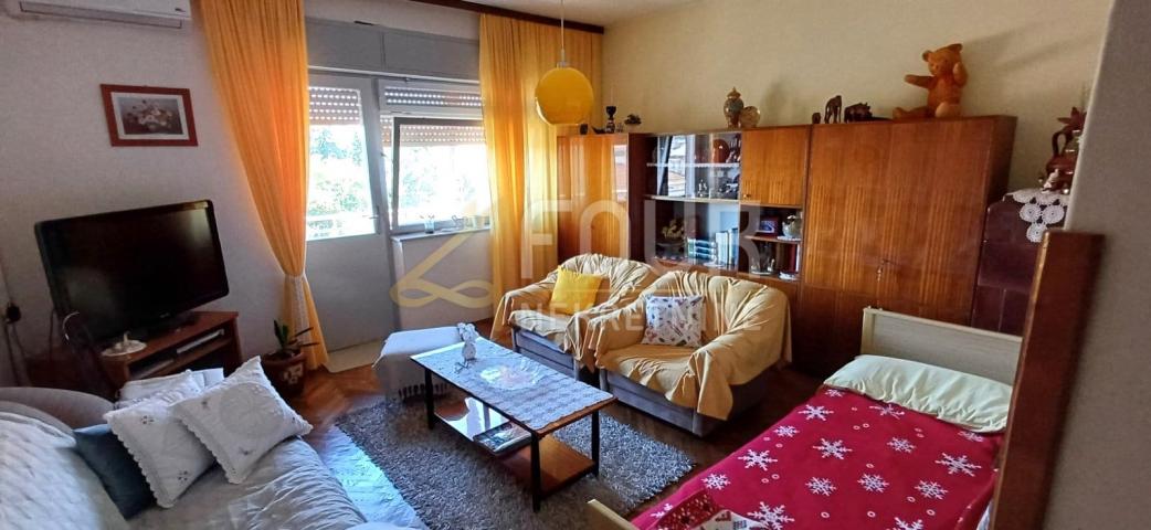 Flat Centar, Pula, 65,69m2