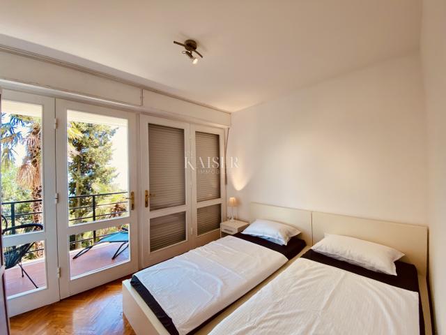 Opatija, Wohnung in der Nähe des Zentrums, Parkplatz, Meerblick