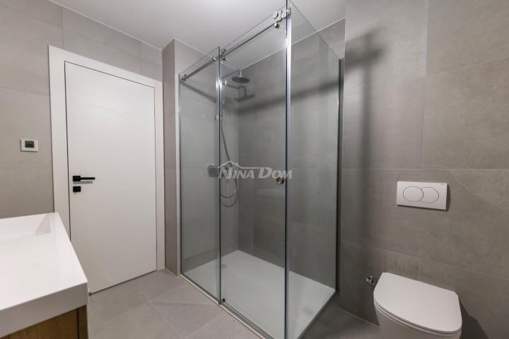 DVOSOBAN APARTMAN PRIVLAKA - PRIZEMLJE - 200M OD MORA - LIFT