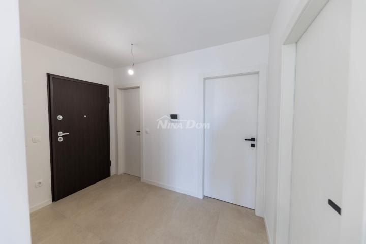 DVOSOBAN APARTMAN PRIVLAKA - PRIZEMLJE - 200M OD MORA - LIFT