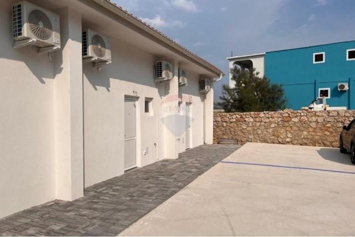 Pag, prizemlje+potkrovlje, 60m2, parking, vrt, pogled,  blizina plaže