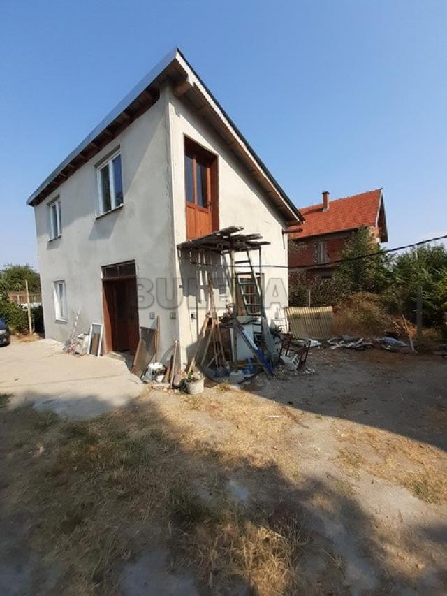 Na prodaju kuća, selo Batušinac, opština Merošina 139m2, plac 1129m2