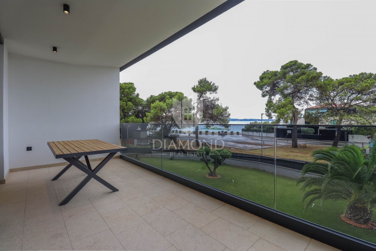 Fažana, Modern apartment right by the sea