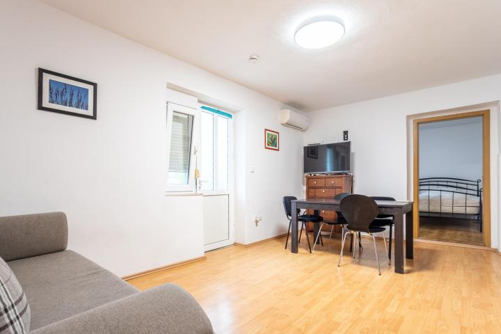 Podstrana, STROŽANAC, jednosobni apartman za dugoročni najam  40 m2