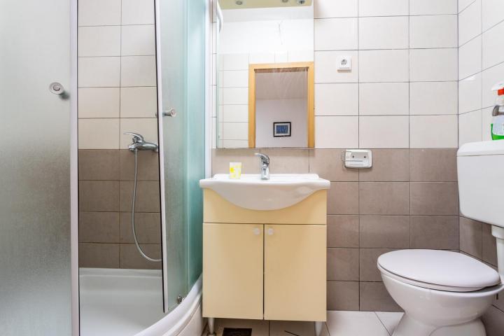 Podstrana, STROŽANAC, jednosobni apartman za dugoročni najam  40 m2