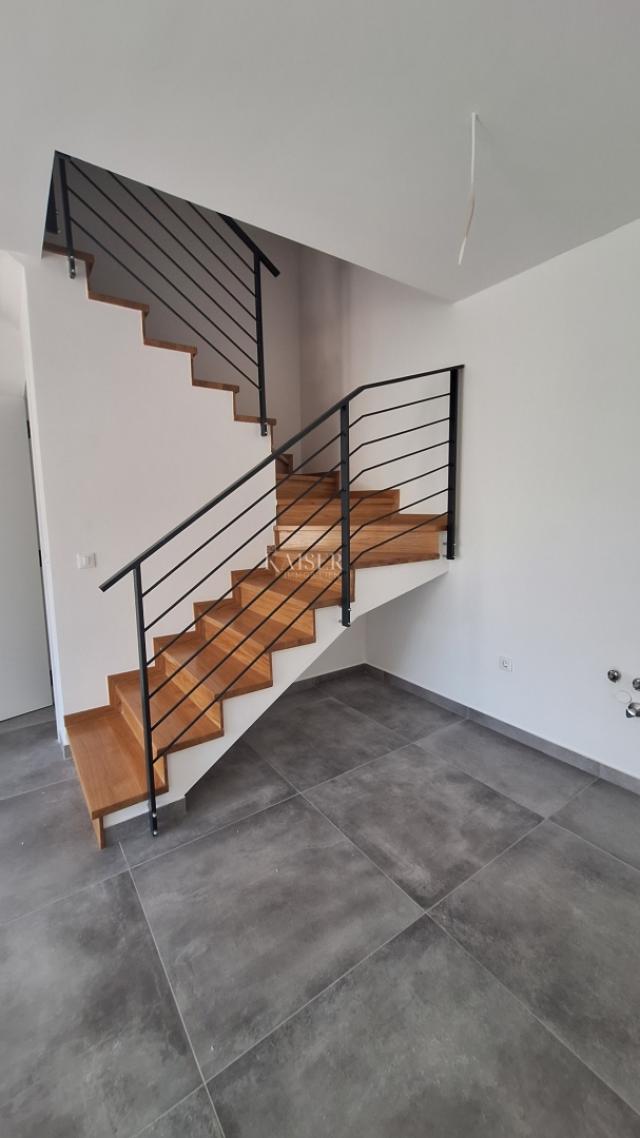 Nerezine - dvoetažni apartman 75, 65 m2, blizina mora