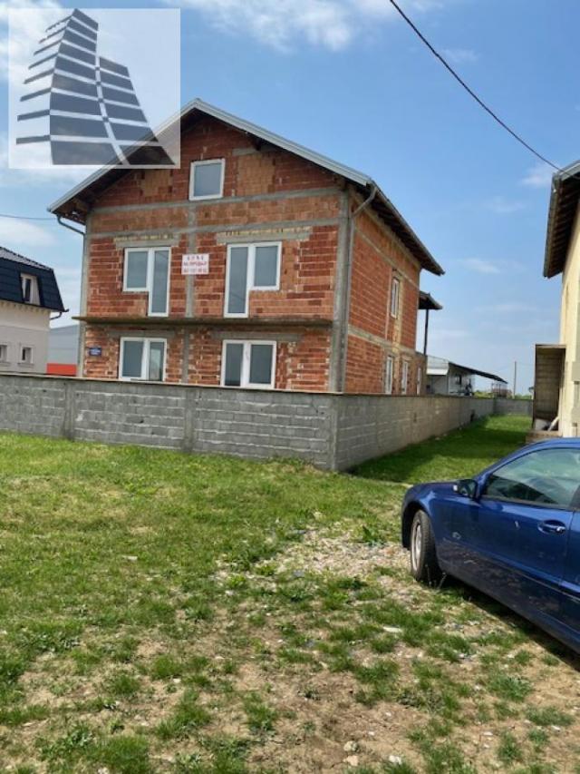 Zemun-Ugrinovci-naselje Grmovac kuća 270m2+garaža 17m2