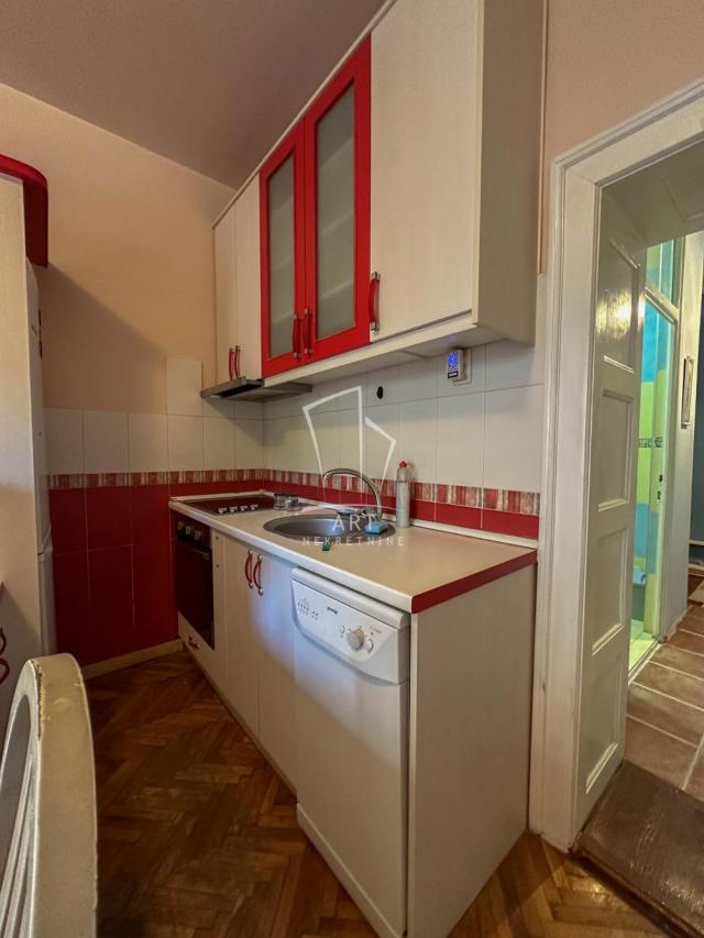 Gundulićev venac, salonac, mereno 49m2 ID#8538